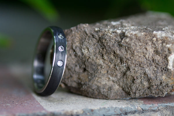 Titanium and carbon fiber ring with Swarovskis (00305_4S3_1)