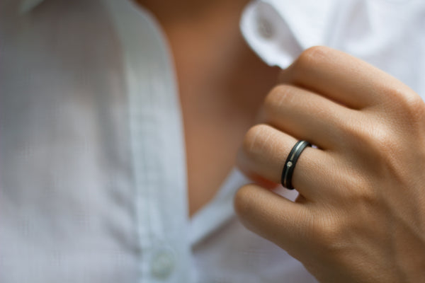 Titanium and carbon fiber ring with Swarovski (00304_4S1)
