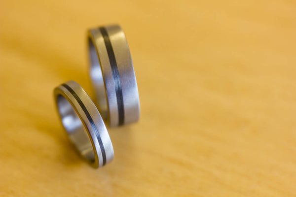 Titanium and carbon fiber wedding bands (00313_4N7N)