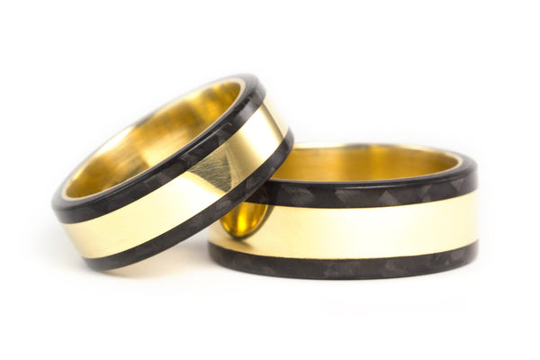 18ct gold and carbon fiber wedding bands (04702_6N8N)