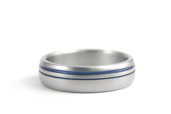 Titanium ring with anodized inlays (00025 _7N)