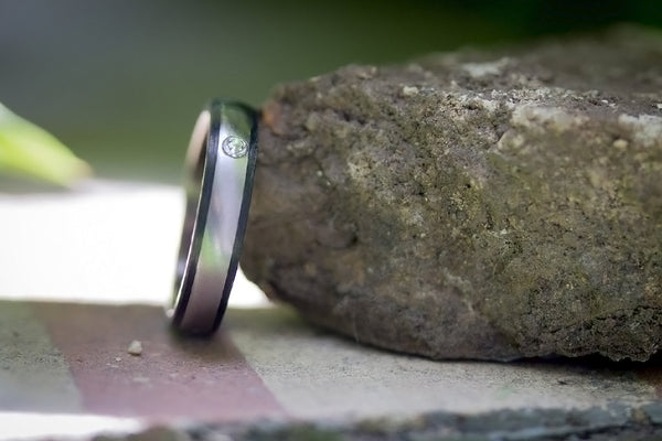 Titanium and carbon fiber ring with Swarovski (00302_4S1)