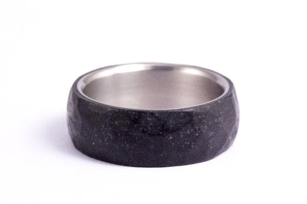 Hammered concrete and titanium ring (00703_8N)