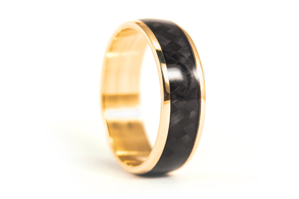 18ct yellow gold and carbon fiber ring (04709_7N)