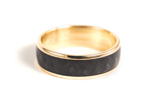 18ct yellow gold and carbon fiber ring (04709_7N)