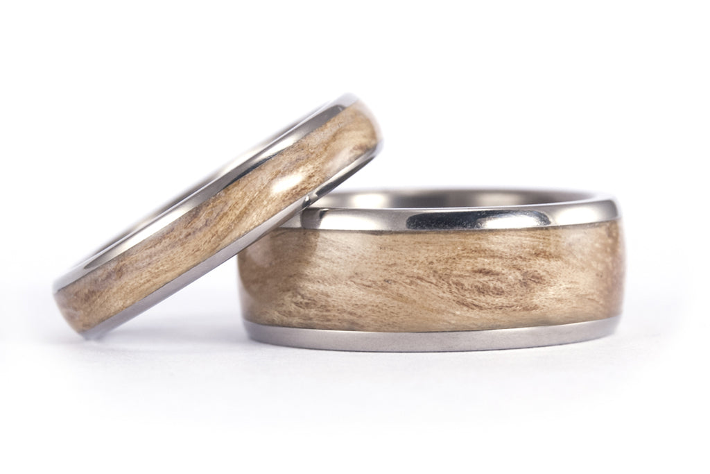 Titanium and bentwood wedding bands (00525_4N7N)