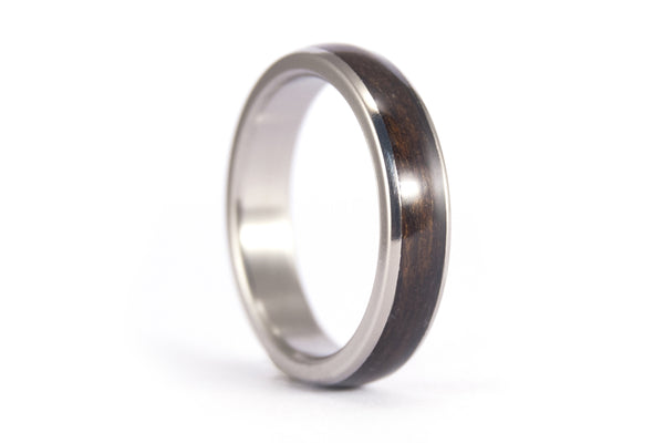 Titanium and bentwood wedding bands (00528_4N7N)