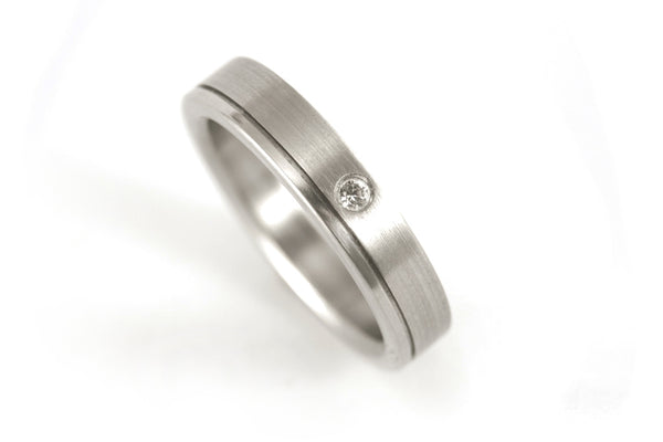 Brushed titanium ring with polished inlay and Swarovski (00020_4S1)