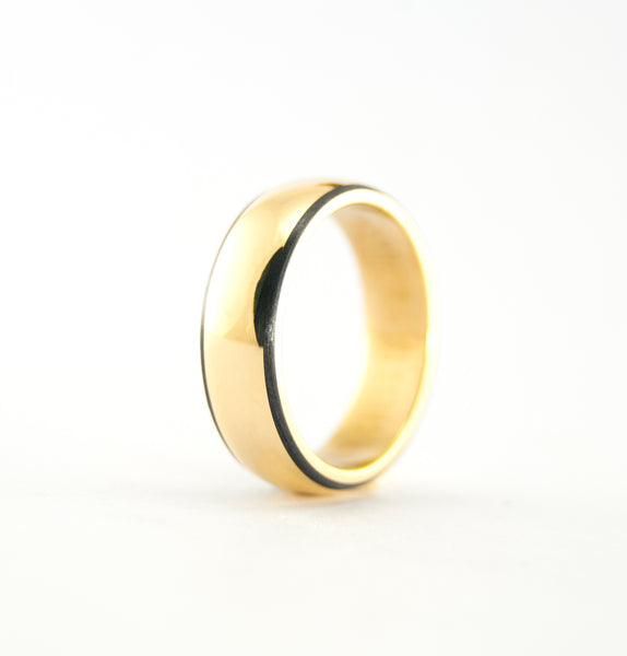 18ct yellow gold and carbon fiber wedding bands. (00510_5N5N)