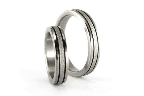 Sandblasted titanium and carbon fiber wedding bands (00343_4N4N)
