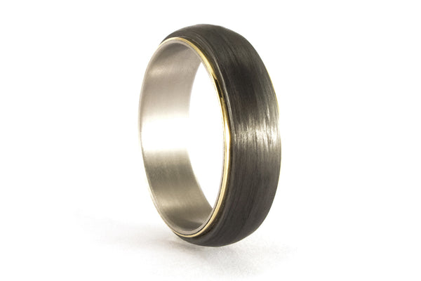 18ct gold, titanium and carbon fiber ring (00422_7N)