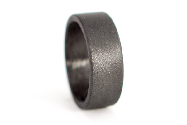Graphite and carbon fiber inside wedding bands (01100_4N7N)