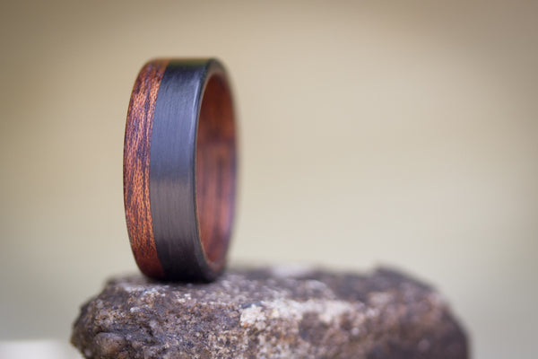Carbon fiber and cedar bentwood ring (00404_7N)