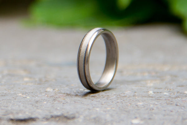 Sandblasted titanium and carbon fiber ring (00300_4N)